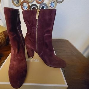✨Beautiful Michael Kor suede burgundy boots✨